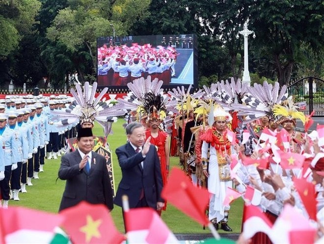 General Secretary of the CPV Central Committee To Lam and Indonesian President Prabowo Subianto at the welcome ceremony for the former in Jakarta on March 10 (Photo: VNA) General Secretary of the CPV Central Committee To Lam and Indonesian President Prabowo Subianto at the welcome ceremony for the former in Jakarta on March 10 (Photo: VNA)