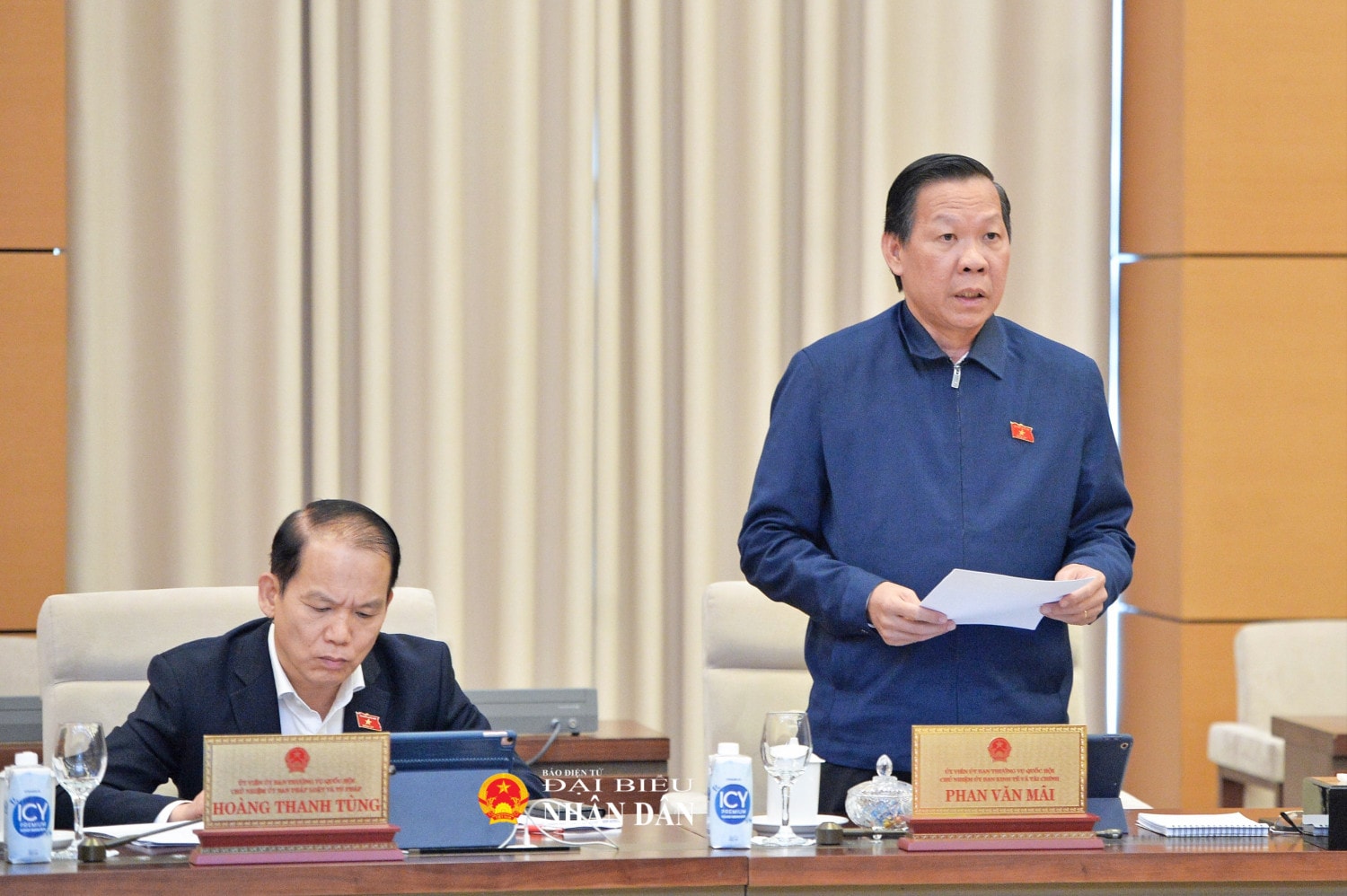 Chủ nhiệm Ủy ban Kinh tế và Tài chính Phan Văn Mãi trình bày Báo cáo một số nội dung cơ bản trong giải trình, tiếp thu, chỉnh lý dự thảo Luật Thuế thu nhập doanh nghiệp (sửa đổi). Ảnh: Hồ Long