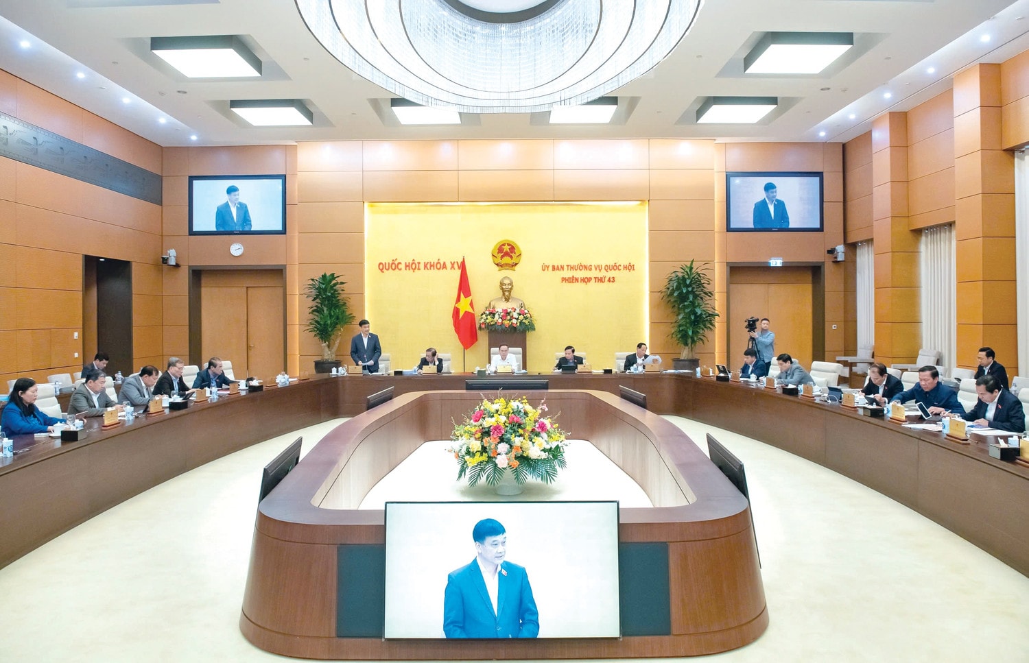 Quang cảnh phiên họp. Ảnh: Hồ Long