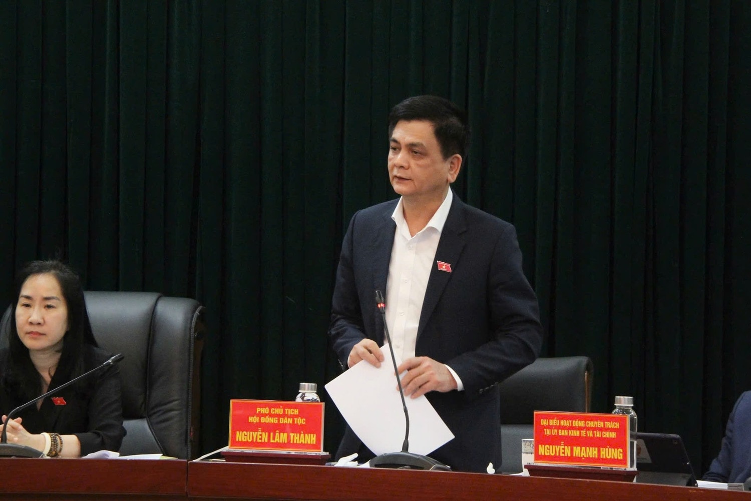 Phó Chủ tịch Hội đồng Dân tộc Nguyễn Lâm Thành phát biểu