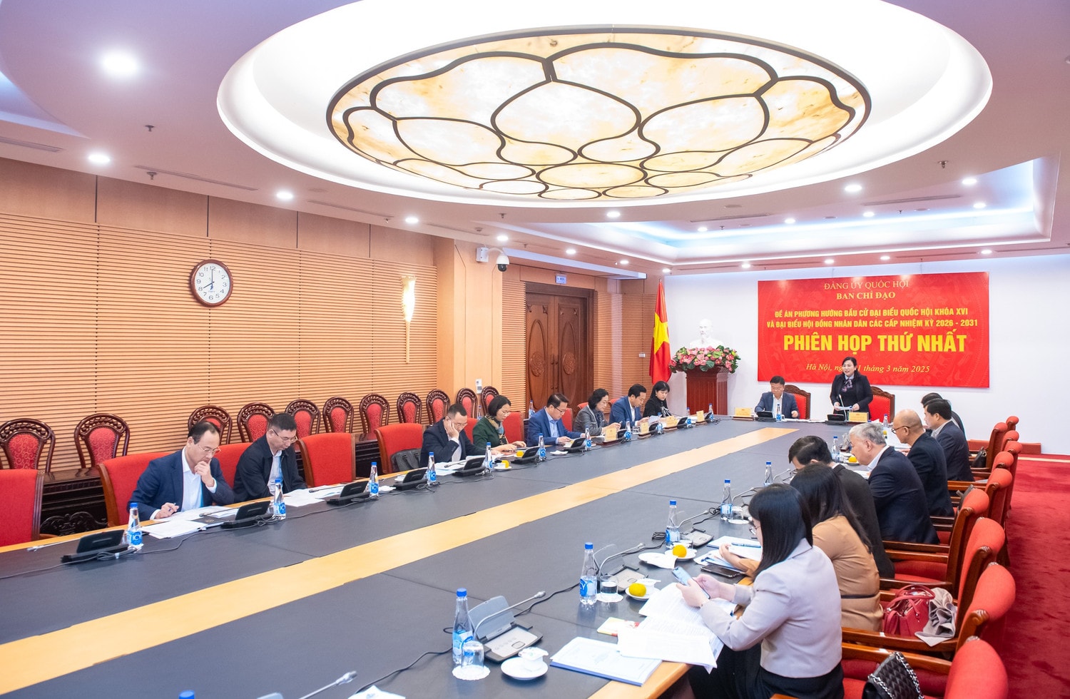 Toàn cảnh Phiên họp