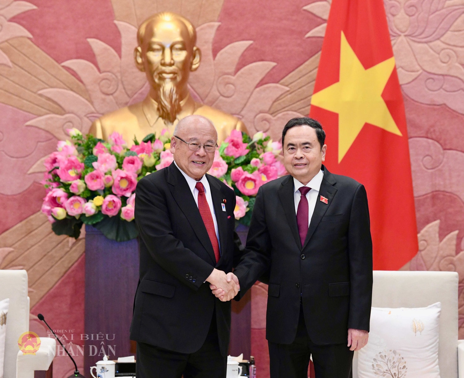 Chủ tịch Quốc hội Trần Thanh Mẫn tiếp Cố vấn đặc biệt Liên minh nghị sĩ hữu nghị Nhật - Việt Takebe Tsutomu. Ảnh: Lâm Hiển