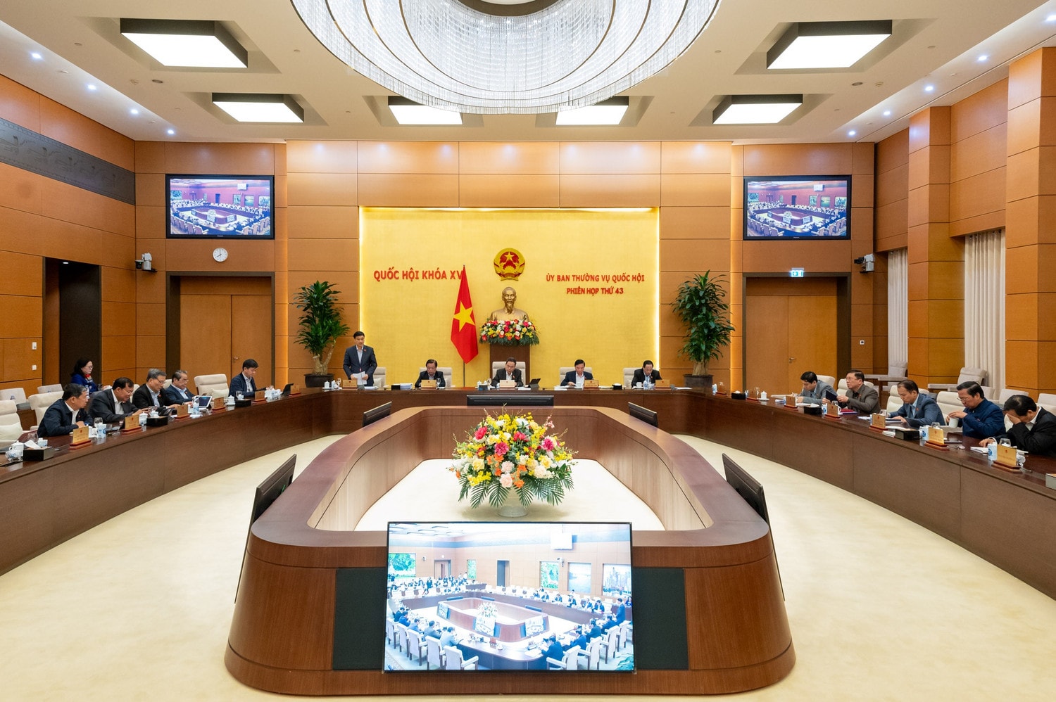 Quang cảnh phiên họp. Ảnh: Hồ Long