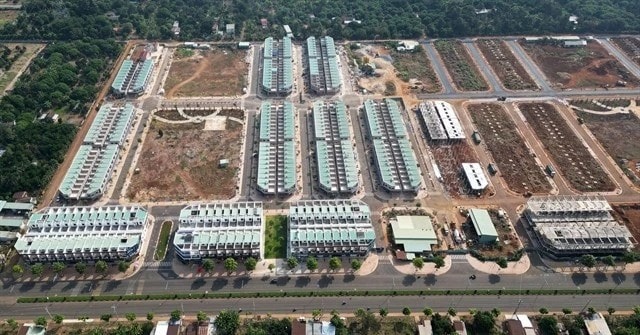 A social housing project in Dong Nai province. The province aims for 13,000 new social housing units this year. (Photo: VNA) social-housing-in-dong-nai.jpg