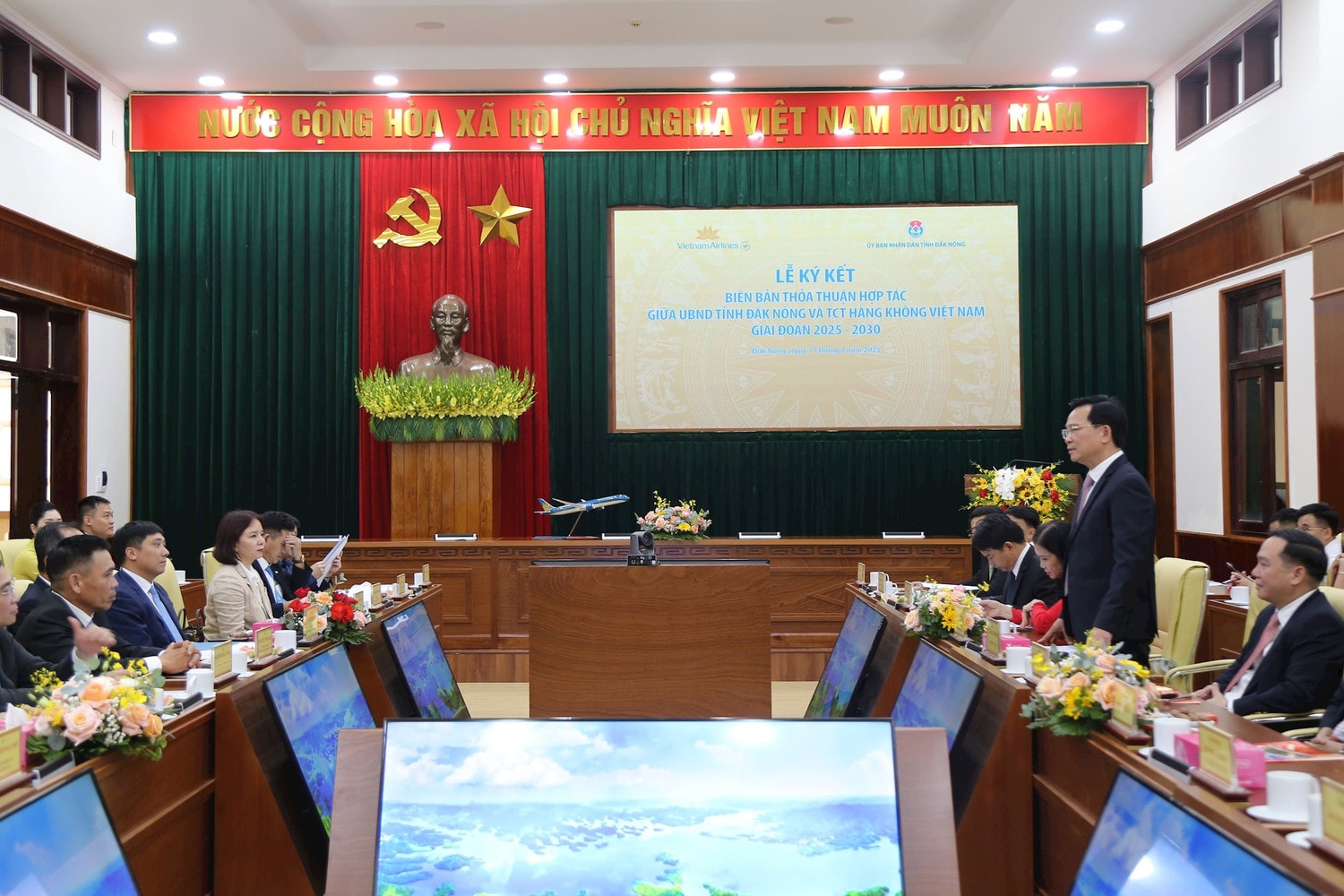 anh-4-thoa-thuan-nay-se-gop-phan-thuc-day-cac-hoat-dong-quang-ba-xuc-tien-dau-tu-thuong-mai-du-lich-va-hang-khong-anh-vna.jpg