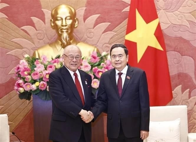 NA Chairman Tran Thanh Man (right) and Takebe Tsutomu, Special Advisor of the Japan-Vietnam Parliamentary Friendship Alliance. (Photo: Lam Hien) a5e8ae31-30f2-4e38-bf3c-e0108f33da88.jpg