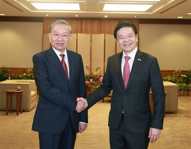 Singaporean Prime Minister and Secretary-General of the ruling People's Action Party (PAP) Lawrence Wong (R) welcomes General Secretary of the Communist Party of Vietnam (CPV) Central Committee To Lam who is on an official visit to Singapore on March 12. (Photo: VNA) Singaporean Prime Minister and Secretary-General of the ruling People's Action Party (PAP) Lawrence Wong (R) welcomes General Secretary of the Communist Party of Vietnam (CPV) Central Committee To Lam who is on an official visit to Singapore on March 12. (Photo: VNA)