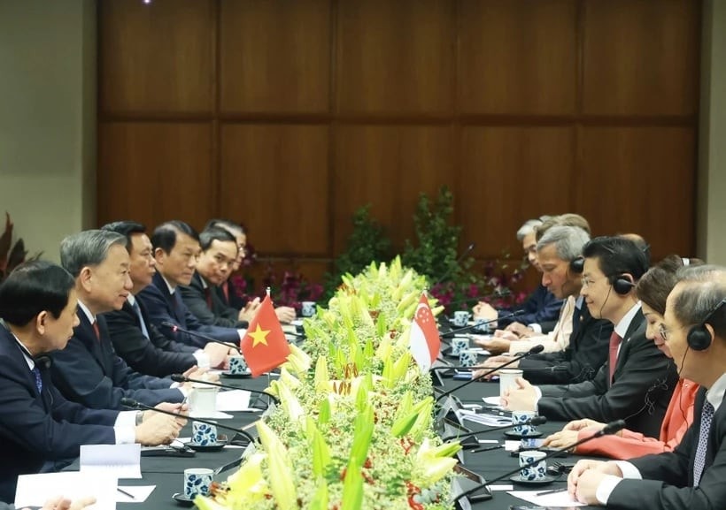 General Secretary of the Communist Party of Vietnam Central Committee To Lam holds talks with Singaporean Prime Minister Lawrence Wong in the city state on March 12. (Photo: VNA) 04e68964-4f6a-4c28-bdbd-3dfec63b4fde.jpg