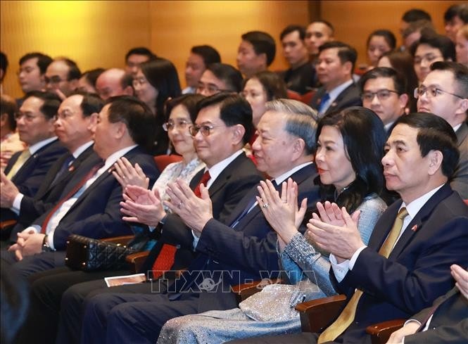 Tổng Bí thư Tô Lâm và Phu nhân; Phó Thủ tướng Singapore Heng Swee Keat và Phu nhân và các đại biểu dự hòa nhạc . Ảnh: Thống Nhất/TTXVN