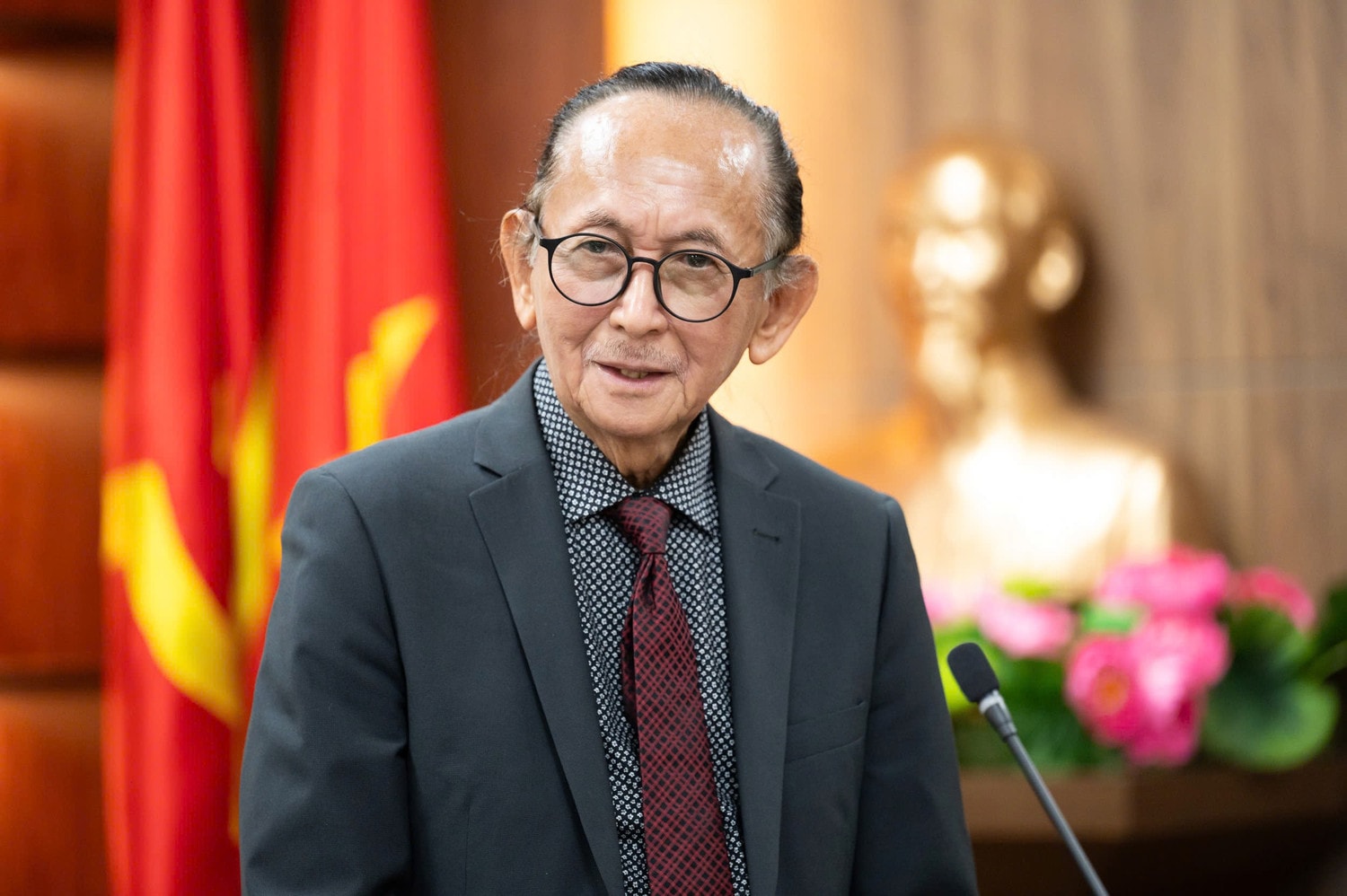 Chủ tịch Hội bảo tồn đa dạng sinh học quốc tế tại Canada, Chủ tịch Hội Canada - Việt Nam, Tiến sĩ Đặng Trung Phước trình bày báo cáo tại toạ đàm