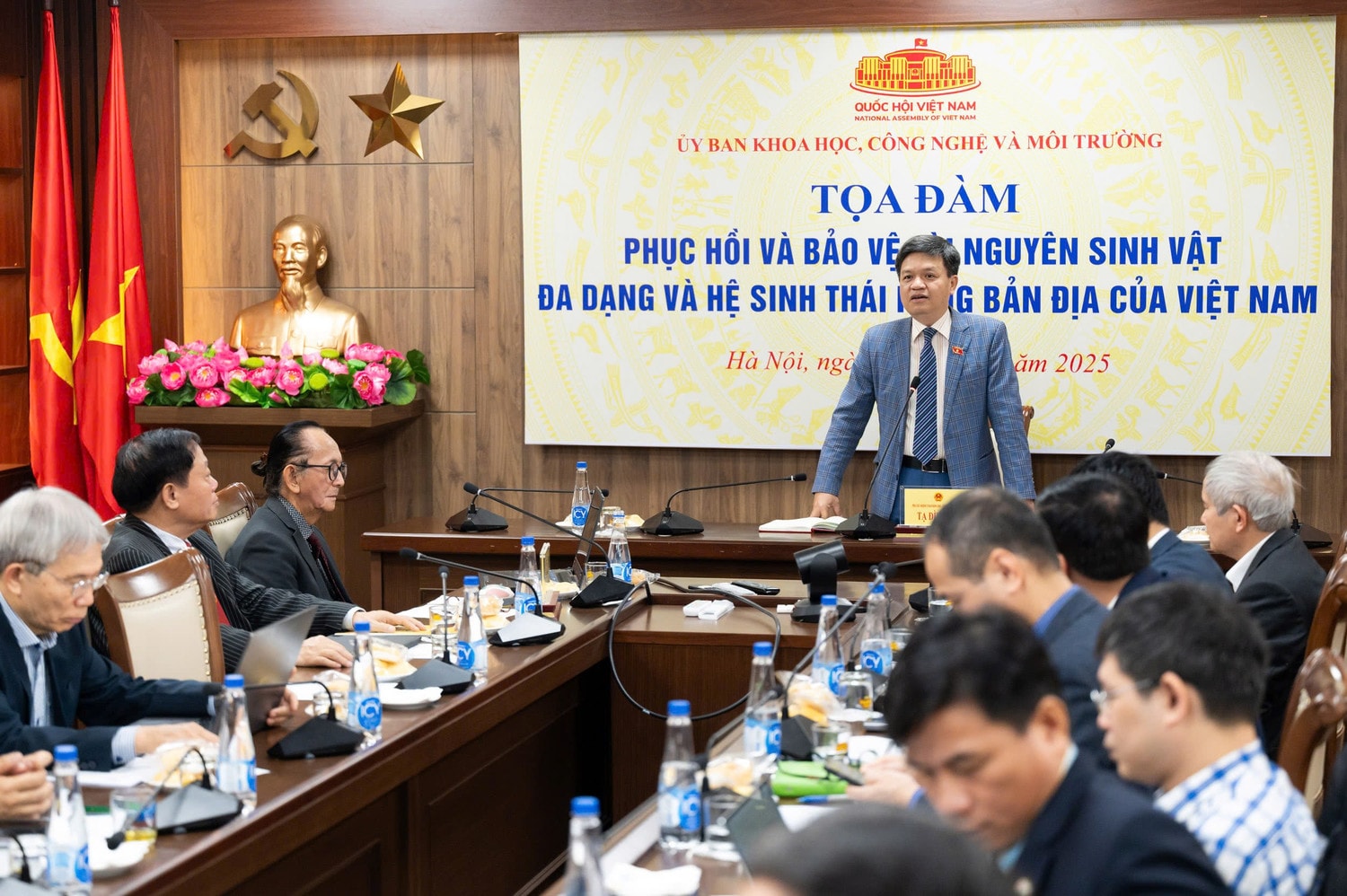 Phó Chủ nhiệm Ủy ban Khoa học, Công nghệ và Môi trường Tạ Đình Thi phát biểu