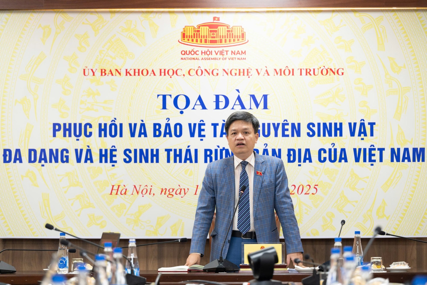 Phó Chủ nhiệm Ủy ban Khoa học, Công nghệ và Môi trường Tạ Đình Thi chủ trì tọa đàm