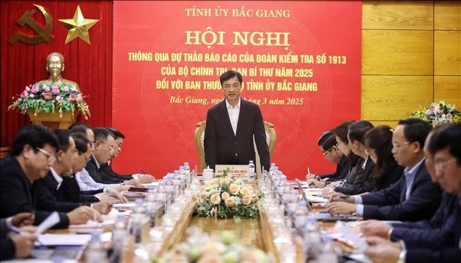 Quang cảnh buổi làm việc.