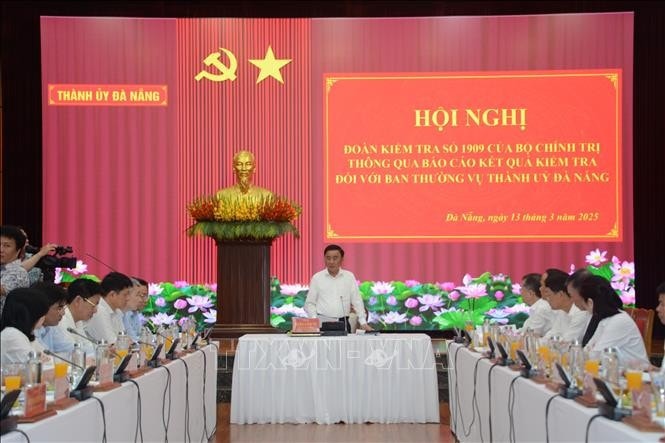 Quang cảnh buổi làm việc.