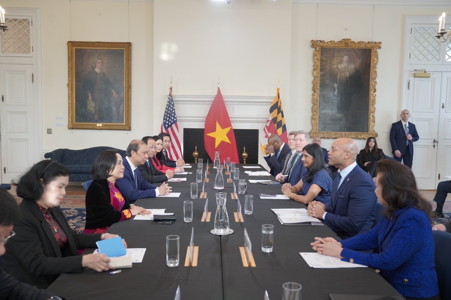 Phó Chủ tịch Quốc hội Nguyễn Thị Thanh và Đoàn đại biểu Việt Nam gặp Thống đốc bang Maryland Wes Moore. Nguồn: VOV