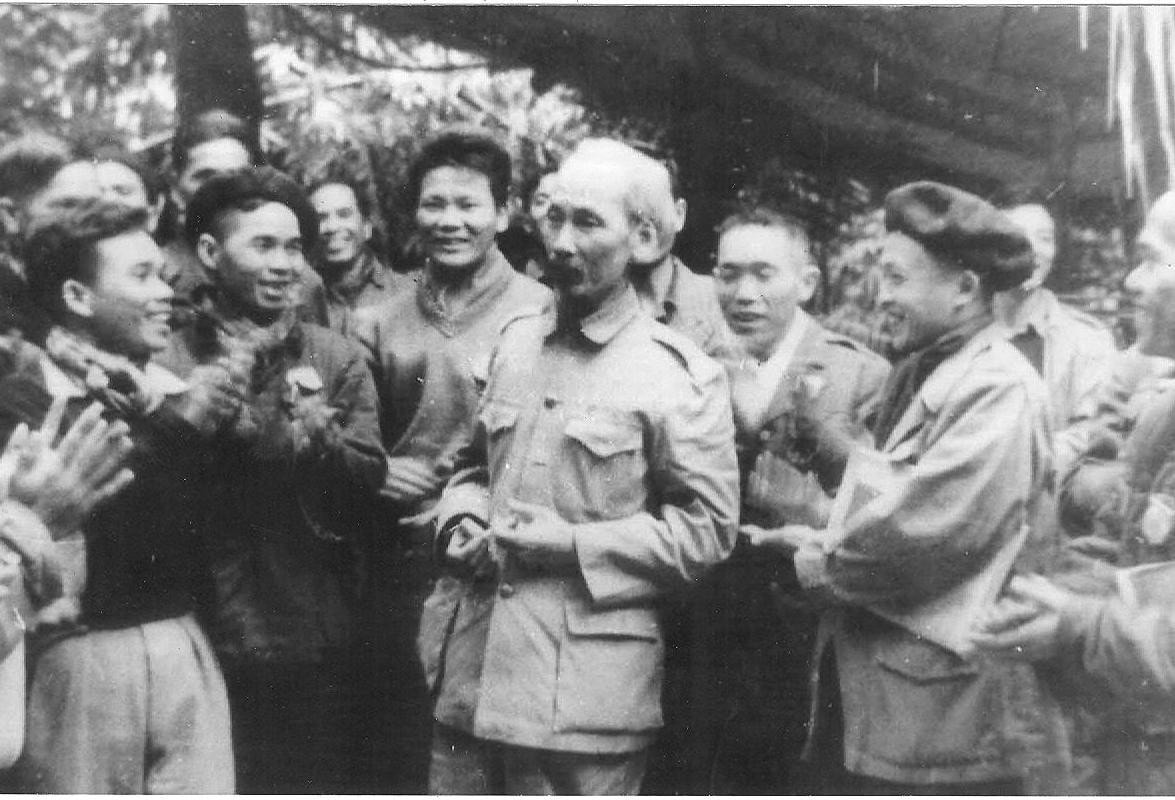Chủ tịch Hồ Chí Minh nói chuyện với đại biểu dự Đại hội Đảng toàn quốc lần II, tháng 2.1951