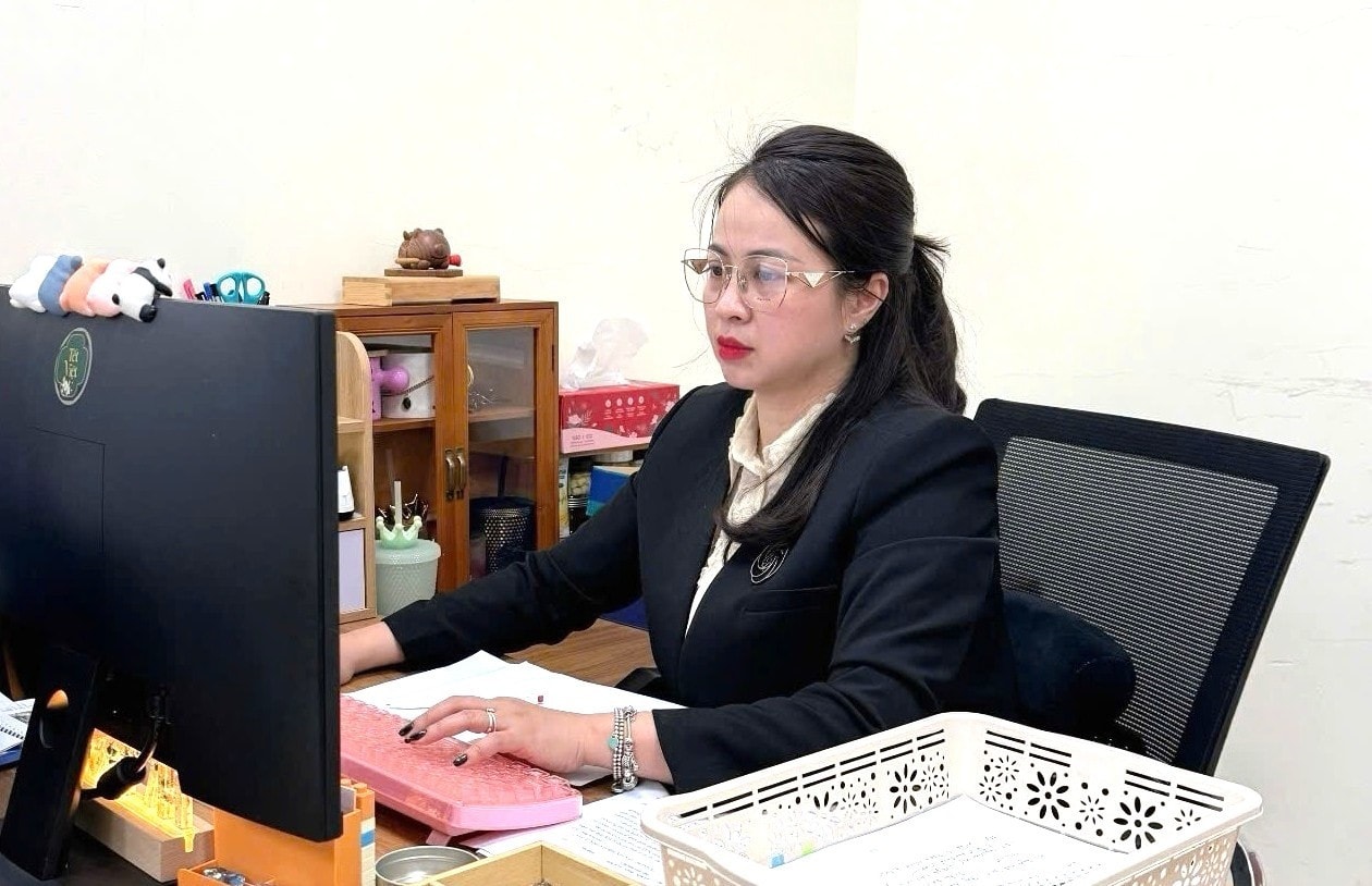 nu-cong-nhan-vien-npcetc-lap-ho-so-cong-tac-sang-kien-cai-tien-ky-thuat-anh-npc.jpg