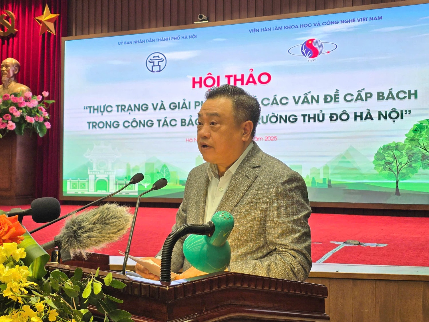 Chủ tịch UBND thành phố Hà Nội Trần Sỹ Thanh phát biểu tại hội thảo