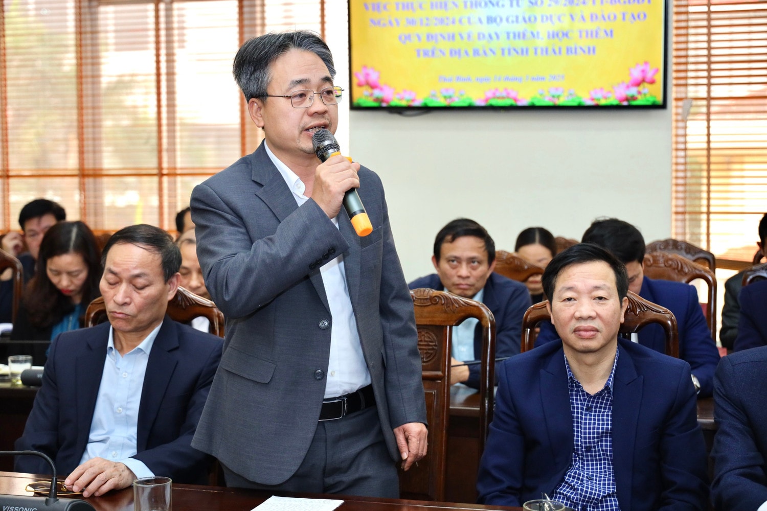 Các đại biểu phát biểu tại buổi làm việc (Ảnh: Bộ GD-ĐT)