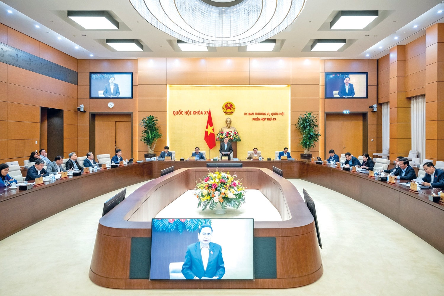 Quang cảnh phiên họp. Ảnh: Hồ Long