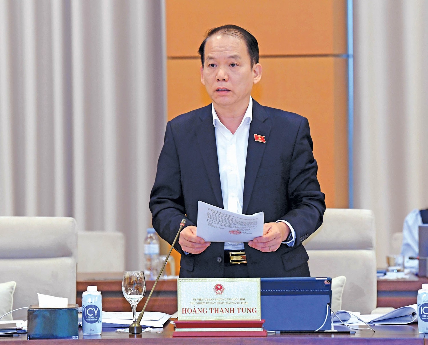 Chủ nhiệm Ủy ban Pháp luật và Tư pháp Hoàng Thanh Tùng phát biểu