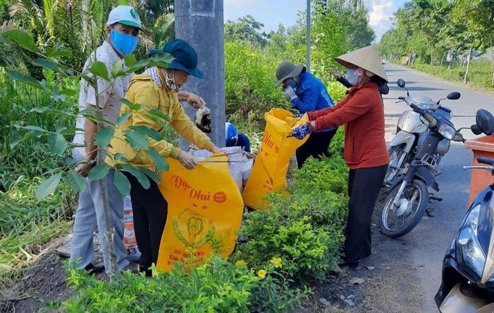 Hành động thiết thực thực hiện Đề án Hậu Giang xanh. Ảnh: Lê Hùng