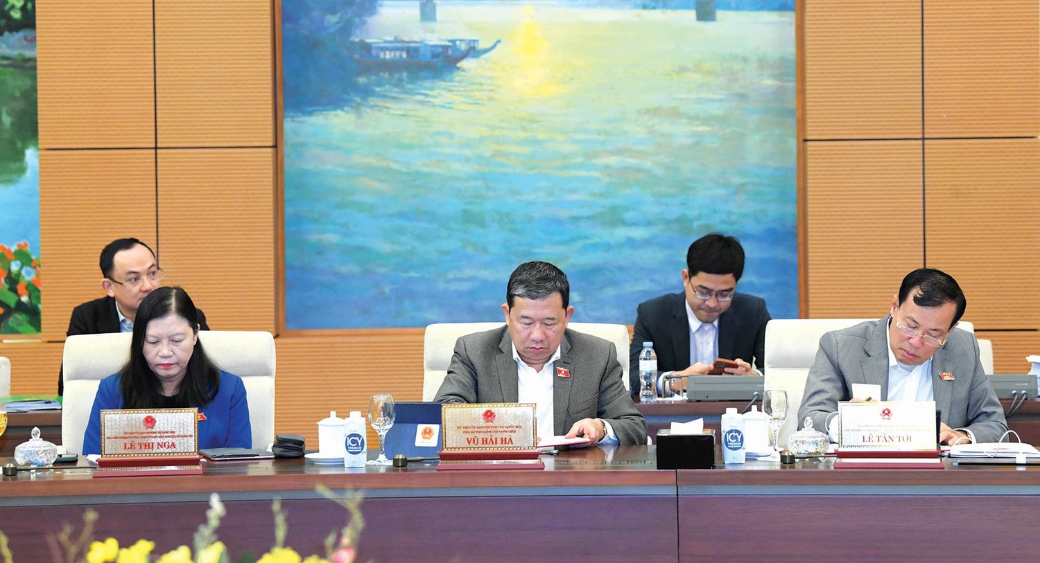 Các đại biểu tham dự phiên họp