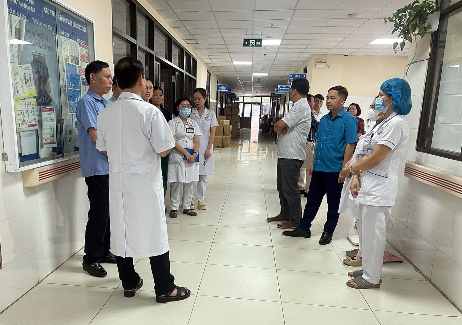 Ban Văn hóa - Xã hội HĐND tỉnh giám sát một số nội dung liên quan đến lĩnh vực y tế trên địa bàn tỉnh tại bệnh viện tỉnh. Ảnh: Hải Dương