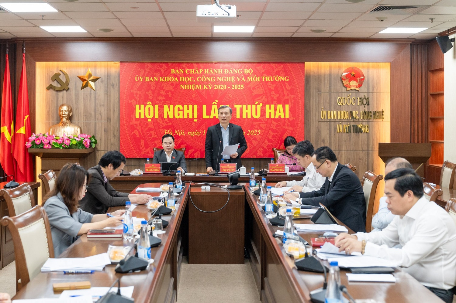 toan-canh-hoi-nghi.jpg