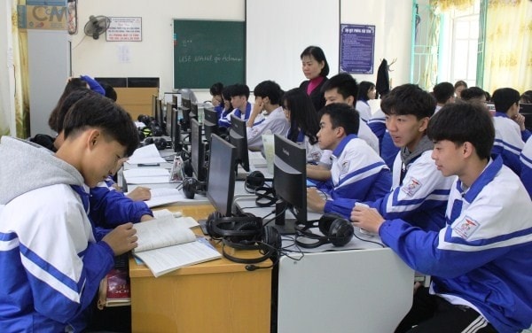 Học sinh Trường THPT trên địa bàn tỉnh học môn Tin học văn phòng. Ảnh: Mai Phương