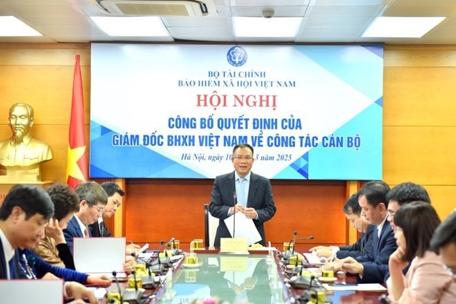 Giám đốc BHXH Việt Nam Lê Hùng Sơn chủ trì hội nghị.