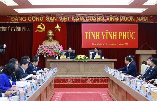 Thủ tướng Phạm Minh Chính làm việc với Ban Thường vụ Tỉnh uỷ Vĩnh Phúc về tình hình phát triển kinh tế - xã hội. Ảnh: Dương Giang/TTXVN