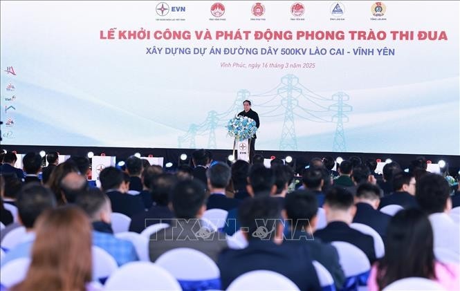Thủ tướng Phạm Minh Chính phát biểu tại Lễ khởi công xây dựng dự án Đường dây 500KV Lào Cai - Vĩnh Yên. Ảnh: Dương Giang/TTXVN