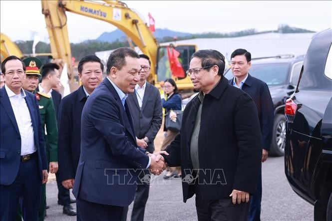 Thủ tướng Phạm Minh Chính đến dự Lễ khởi công xây dựng dự án Đường dây 500kV Lào Cai - Vĩnh Yên. Ảnh: Dương Giang/TTXVN