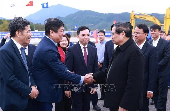 Thủ tướng Phạm Minh Chính đến dự Lễ khởi công xây dựng dự án Đường dây 500kV Lào Cai - Vĩnh Yên. Ảnh: Dương Giang/TTXVN