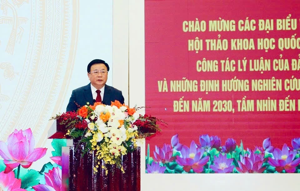 Giám đốc Học viện Chính trị Quốc gia Hồ Chí Minh, Chủ tịch Hội đồng Lý luận Trung ương Nguyễn Xuân Thắng phát biểu đề dẫn Hội thảo