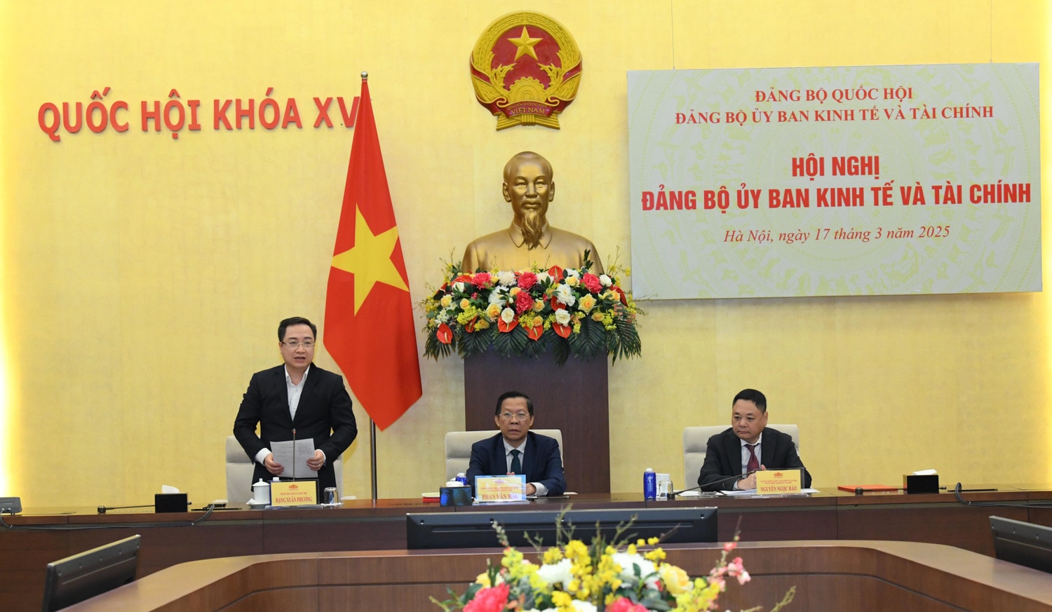 Phó Bí thư Đảng ủy Quốc hội Đặng Xuân Phương phát biểu. Ảnh: Lâm Hiển