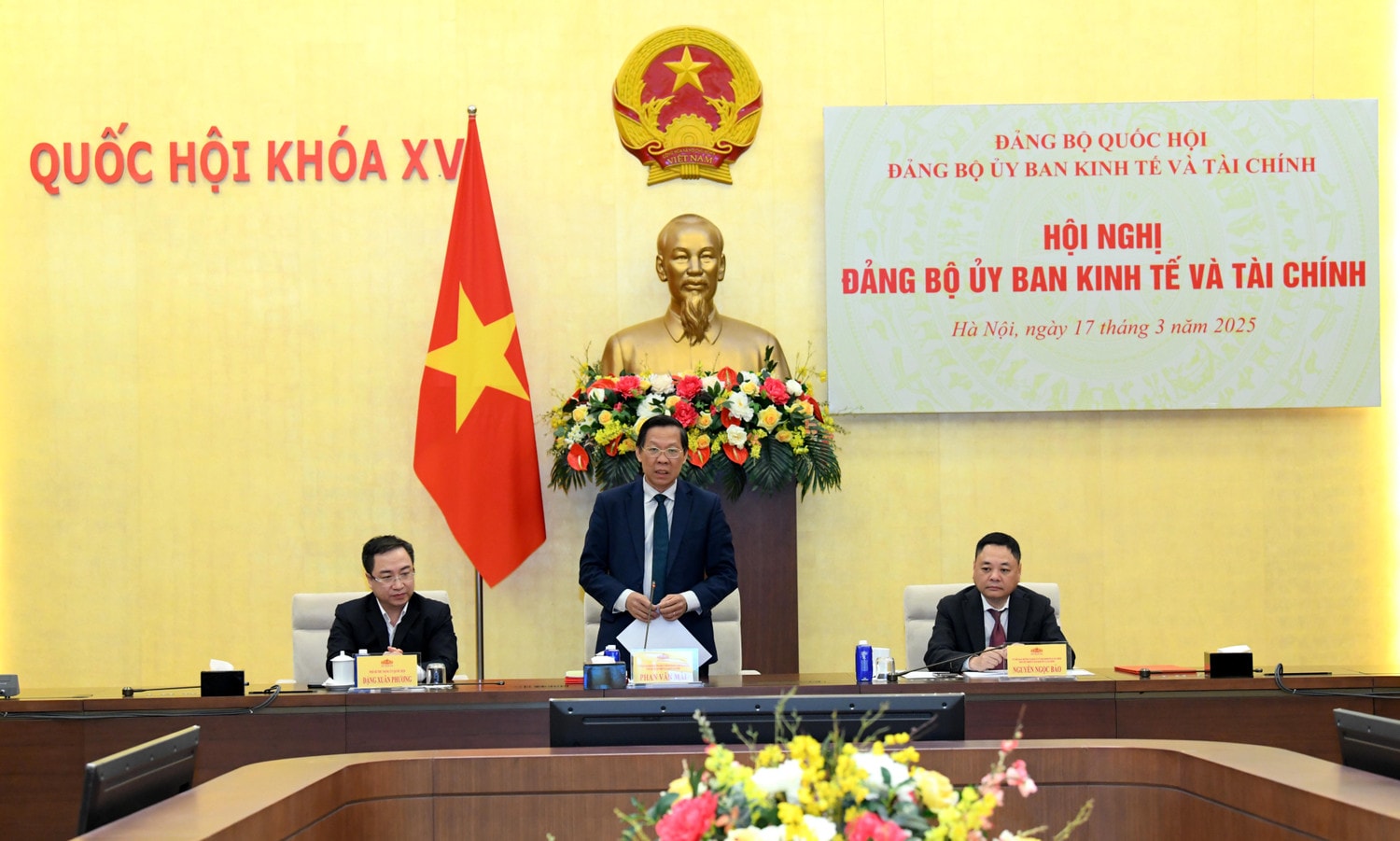 Chủ nhiệm Ủy ban Kinh tế và Tài chính Phan Văn Mãi phát biểu. Ảnh: Lâm Hiển