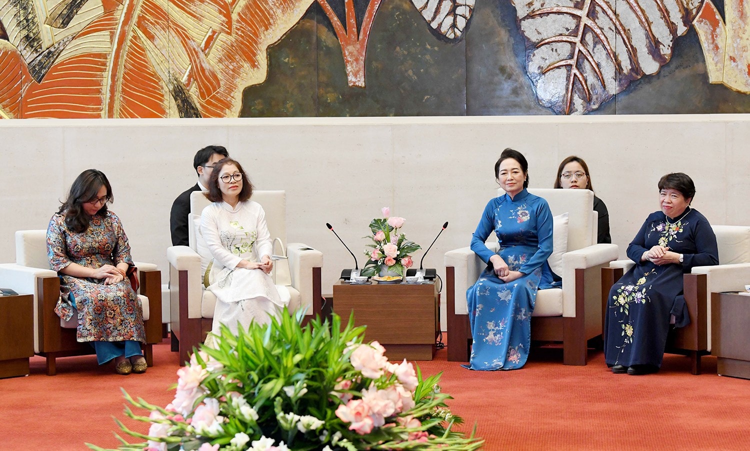 Phu nhân Chủ tịch Quốc hội Trần Thanh Mẫn tiếp Nhóm Phụ nữ Cộng đồng ASEAN ảnh 1