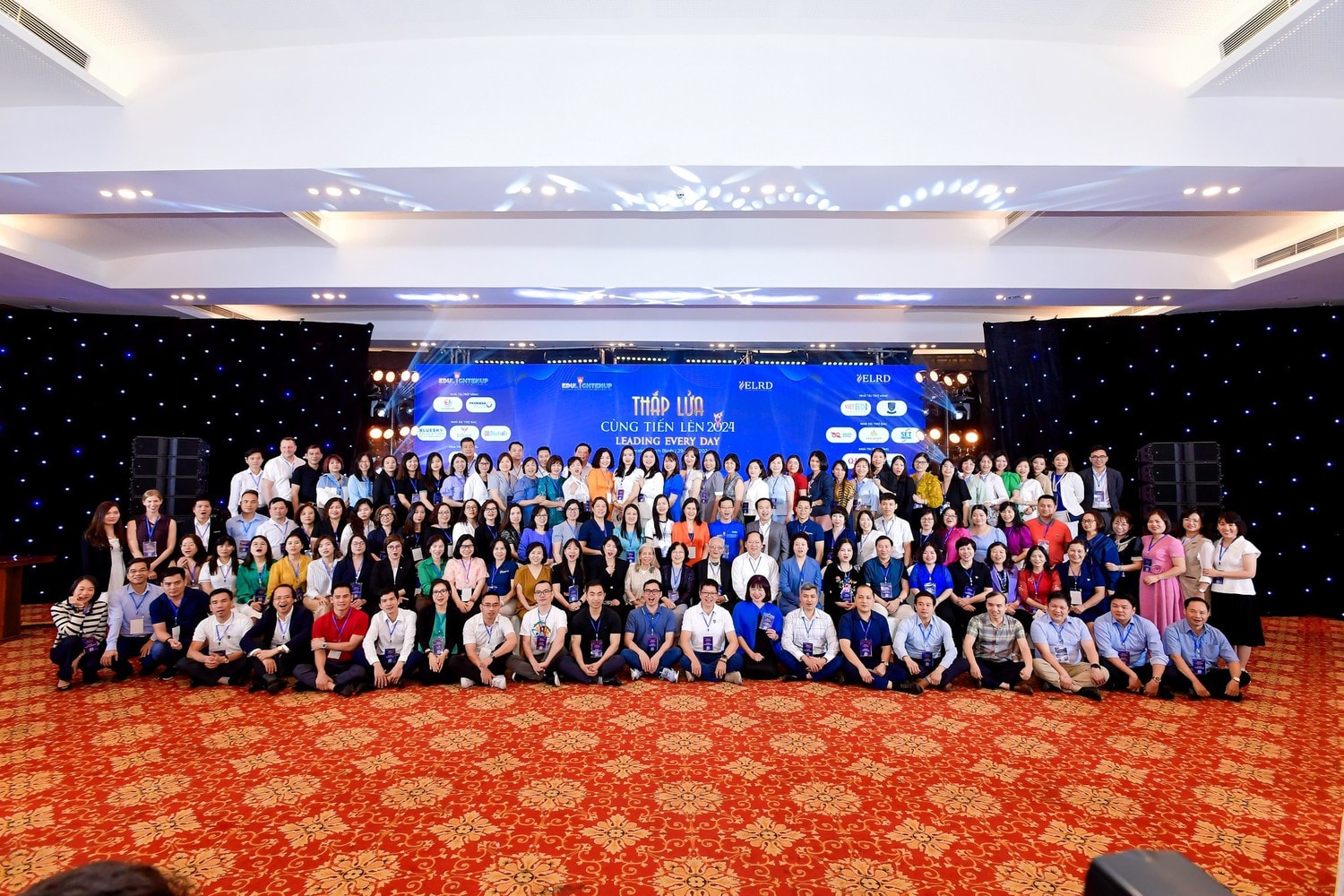 thap-lua-cung-tien-len-2024.jpg