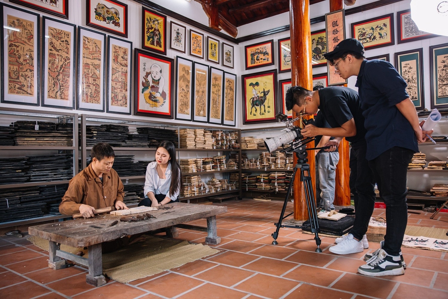 Ứng dụng công nghệ, chuyển đổi số là cách người trẻ bảo tồn, phát huy văn hóa dân tộc. Ảnh: NVN