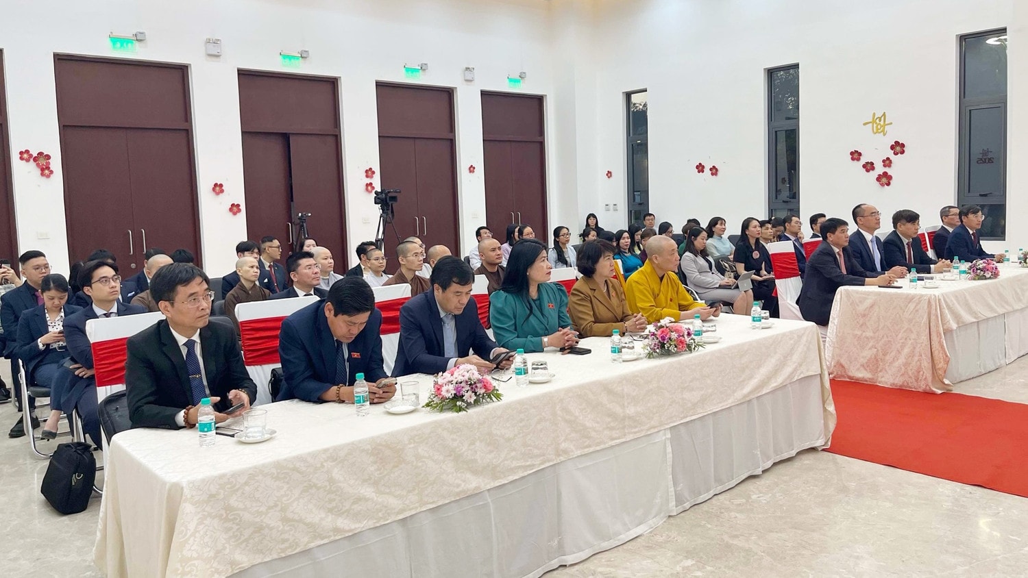 Đoàn đại biểu Quốc hội Việt Nam và cán bộ, nhân viên Đại sứ quán, đại diện cộng đồng người Việt Nam tại Ấn Độ tham dự cuộc gặp gỡ