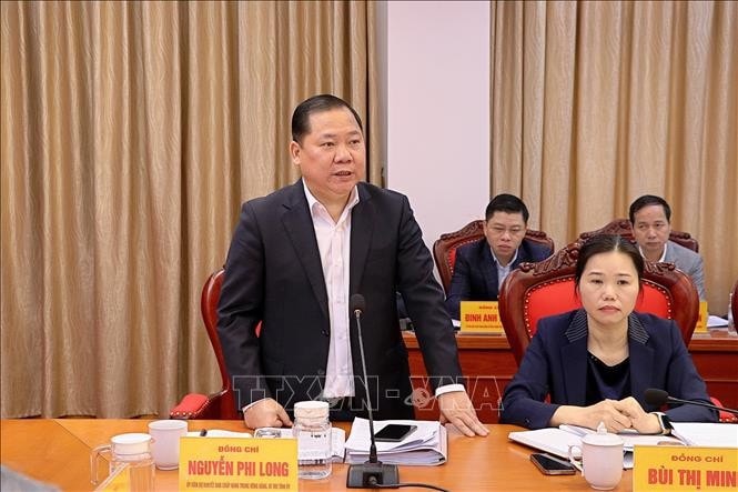 Bí thư Tỉnh ủy Hòa Bình Nguyễn Phi Long phát biểu tại buổi làm việc. Ảnh: Thanh Hải/TTXVN