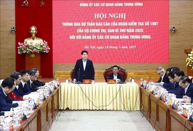 Ủy viên Bộ Chính trị, Chủ tịch nước Lương Cường, Trưởng Đoàn kiểm tra số 1907 chủ trì hội nghị. Ảnh: Lâm Khánh/TTXVN