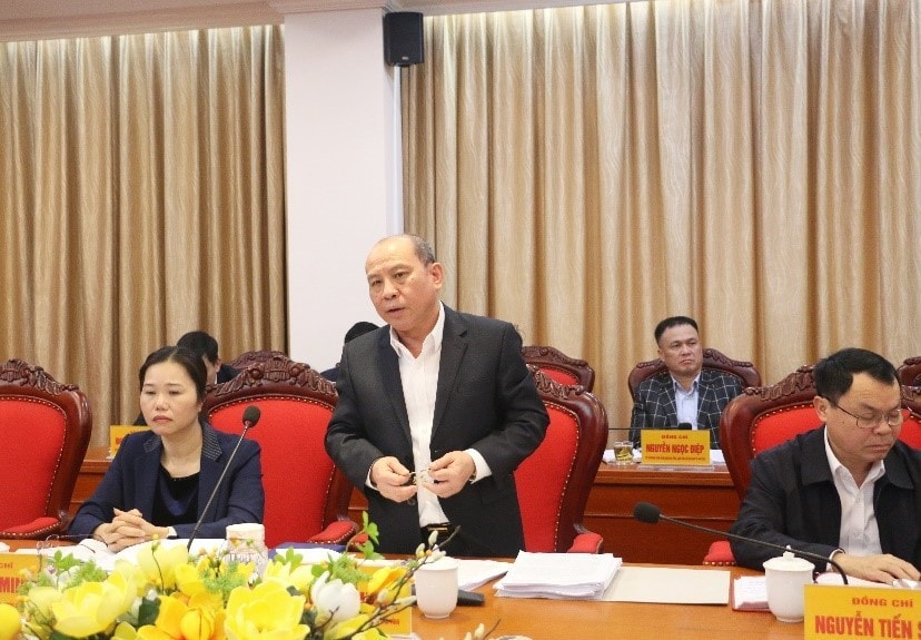 Phó Bí thư Tỉnh ủy, Chủ tịch UBND tỉnh Bùi Đức Hinh phát biểu ý kiến. Ảnh: Lê Huệ