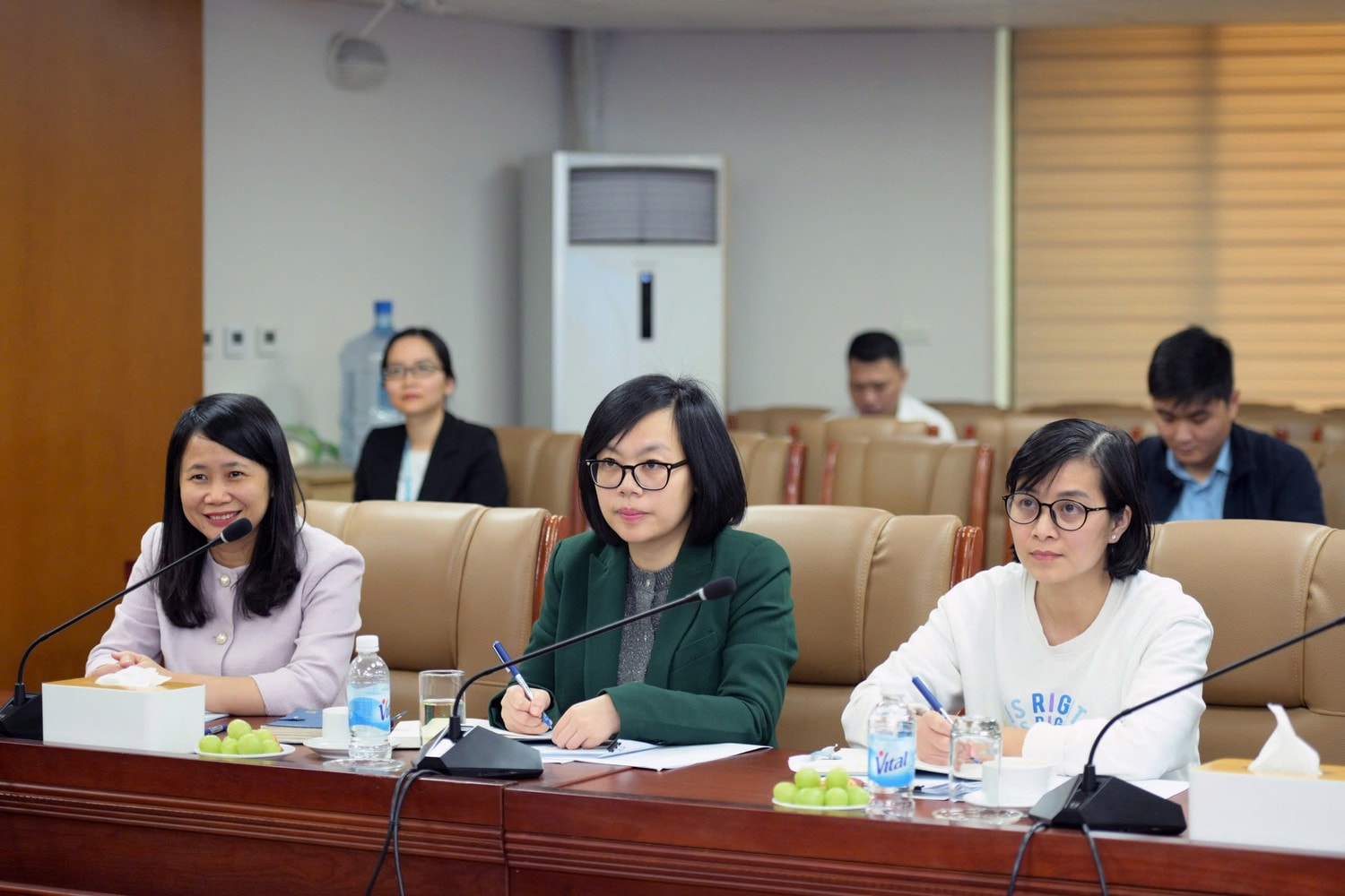 Các đại biểu dự cuộc làm việc