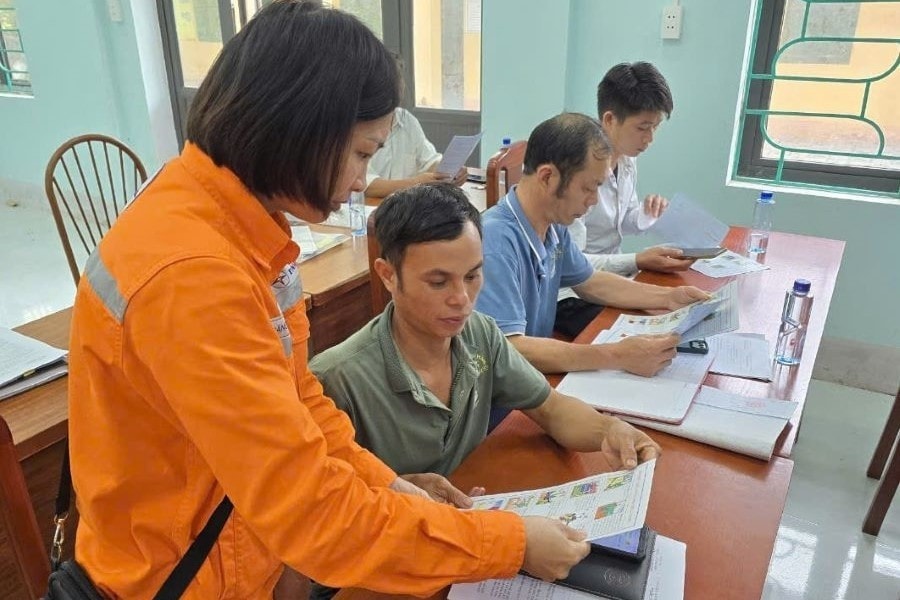 tuyen-truyen-huong-dan-nguoi-dan-va-khach-hang-su-dung-dien-an-toan-tiet-kiem.jpg