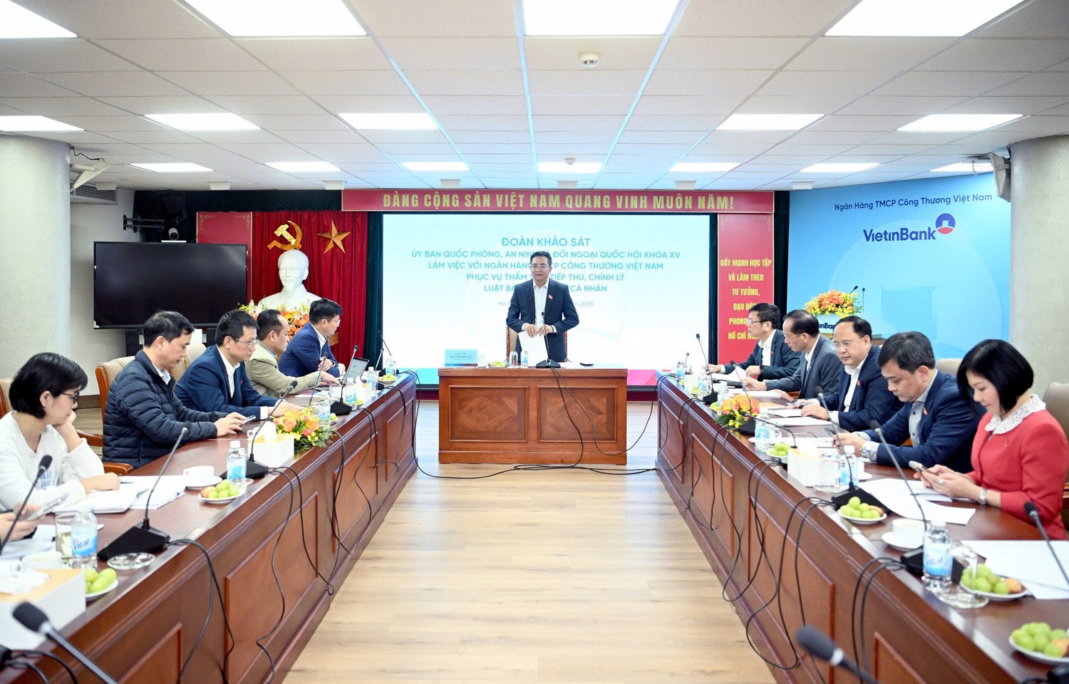 Đoàn khảo sát của Ủy ban Quốc phòng, An ninh và Đối ngoại làm việc với ngân hàng Vietinbank ảnh 3