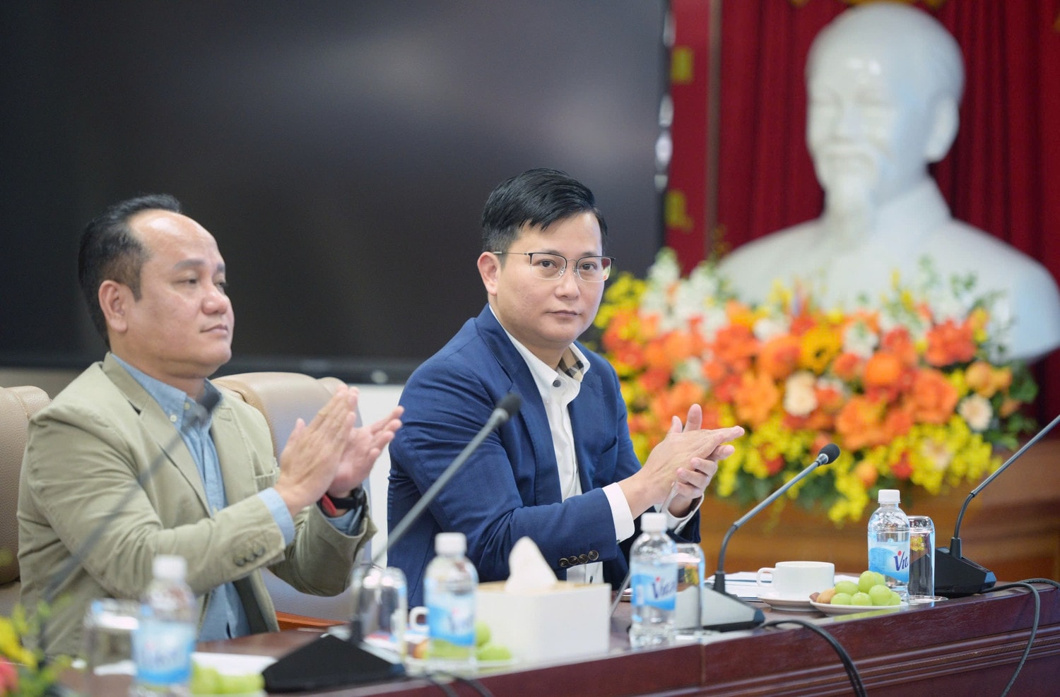 Các đại biểu dự cuộc làm việc