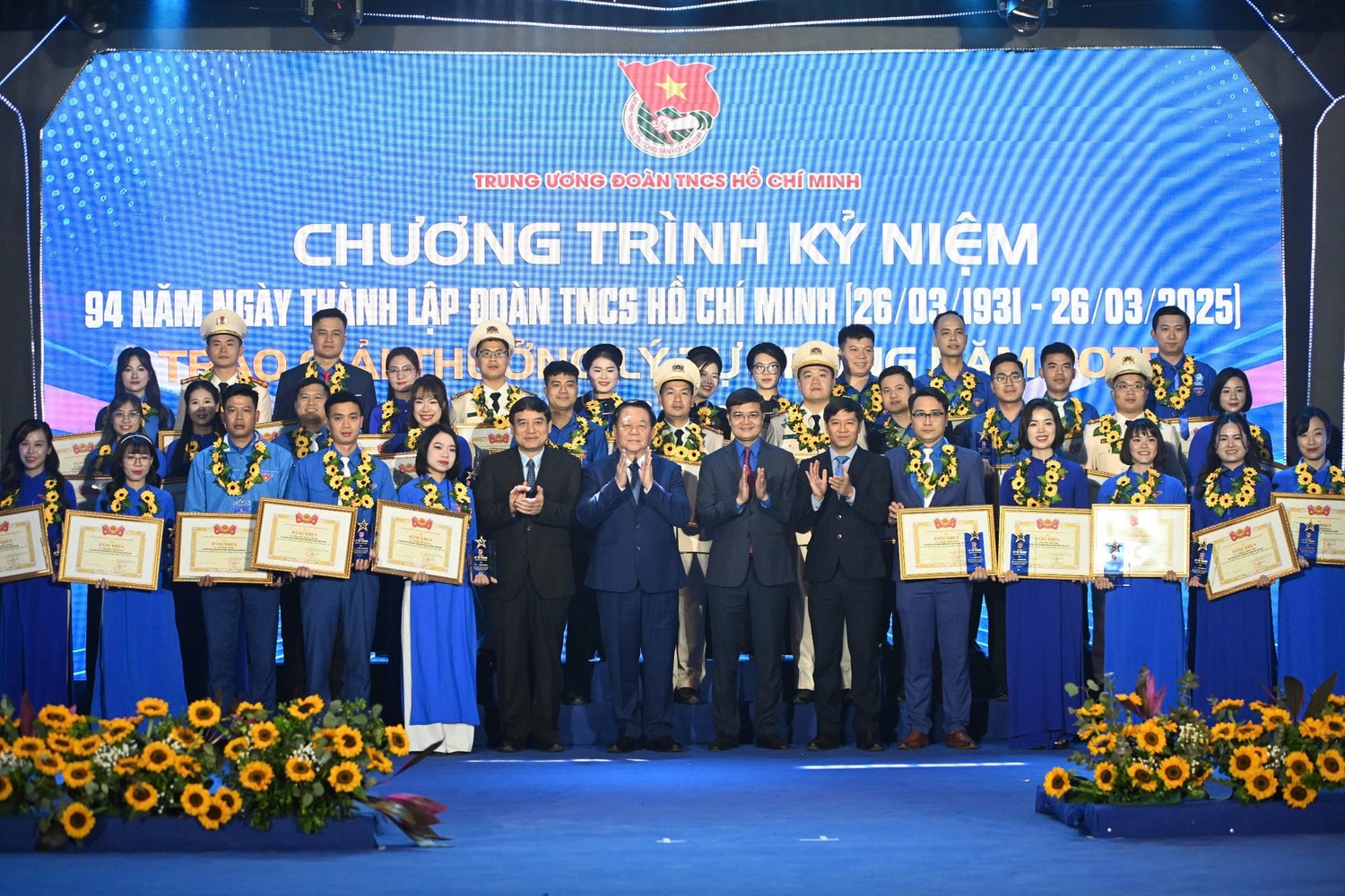 Giải thưởng Lý Tự Trọng năm 2025 tặng 100 cán bộ Đoàn xuất sắc toàn quốc, trong số đó có 97 đồng chí là đảng viên (Ảnh: Đức Hiệp)